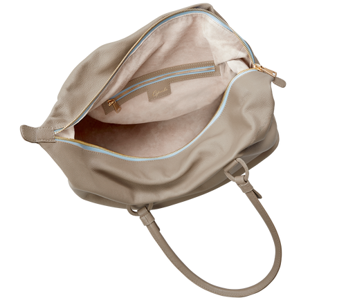 Ava Overnight Bag in Clay